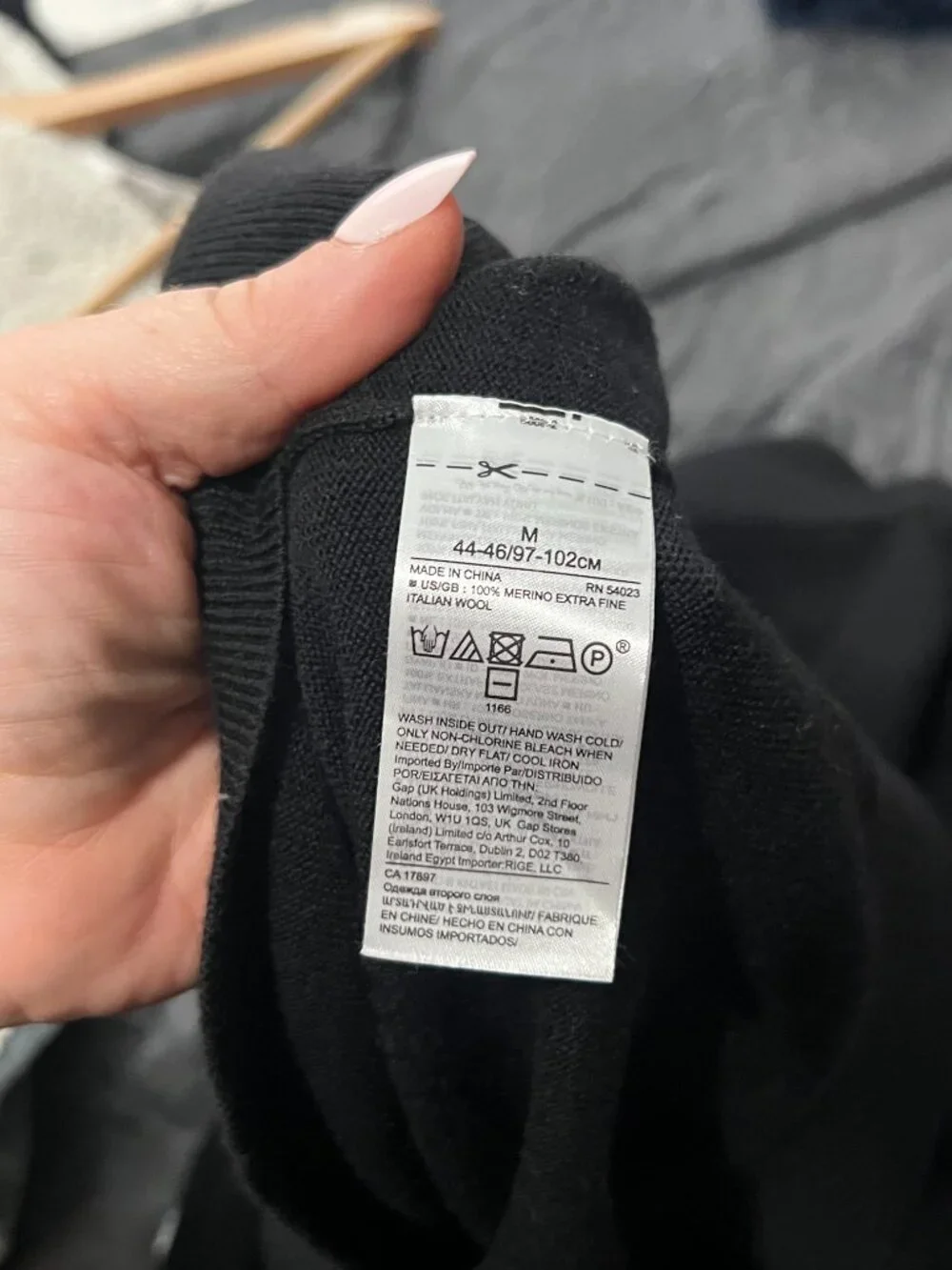 Banana Republic Italian Merino Yarn Baruffa Men's Medium Black Pullover Raglan